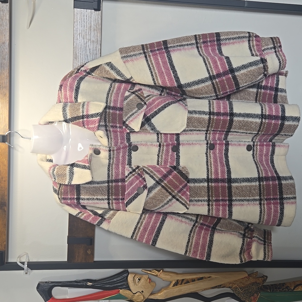 Only Cream and Pink Checkered Shacket Fuzzy Thick Jacket Plaid Pockets